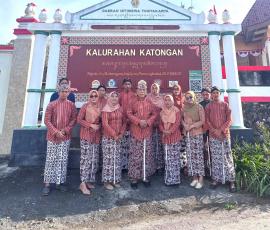 Kamis Pon, Pamong Kenakan Busana Gagrak Yogyakarta 